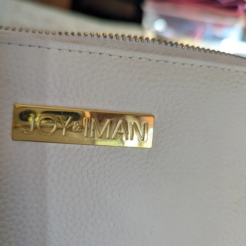 Joy & Iman Cream Pebble Leather Wallet/Clutch W Gold Accents. Many Card Slots.